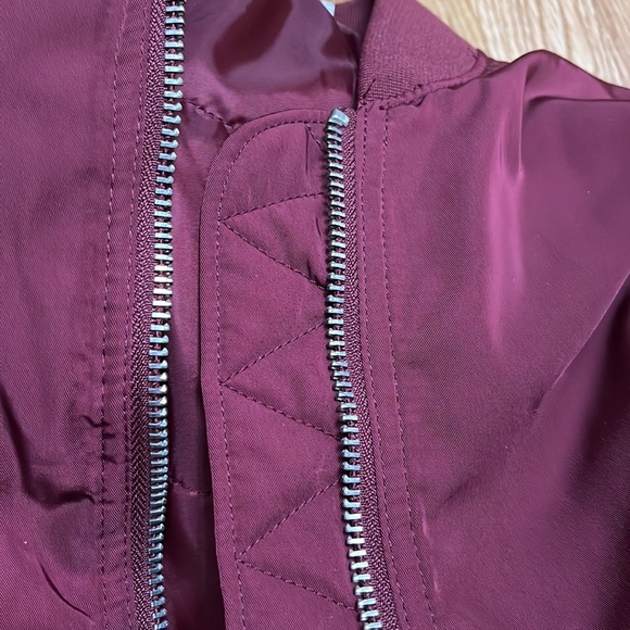 Divided H &M maroon jacket light puff zipper 2 pockets - Picture 10 of 10